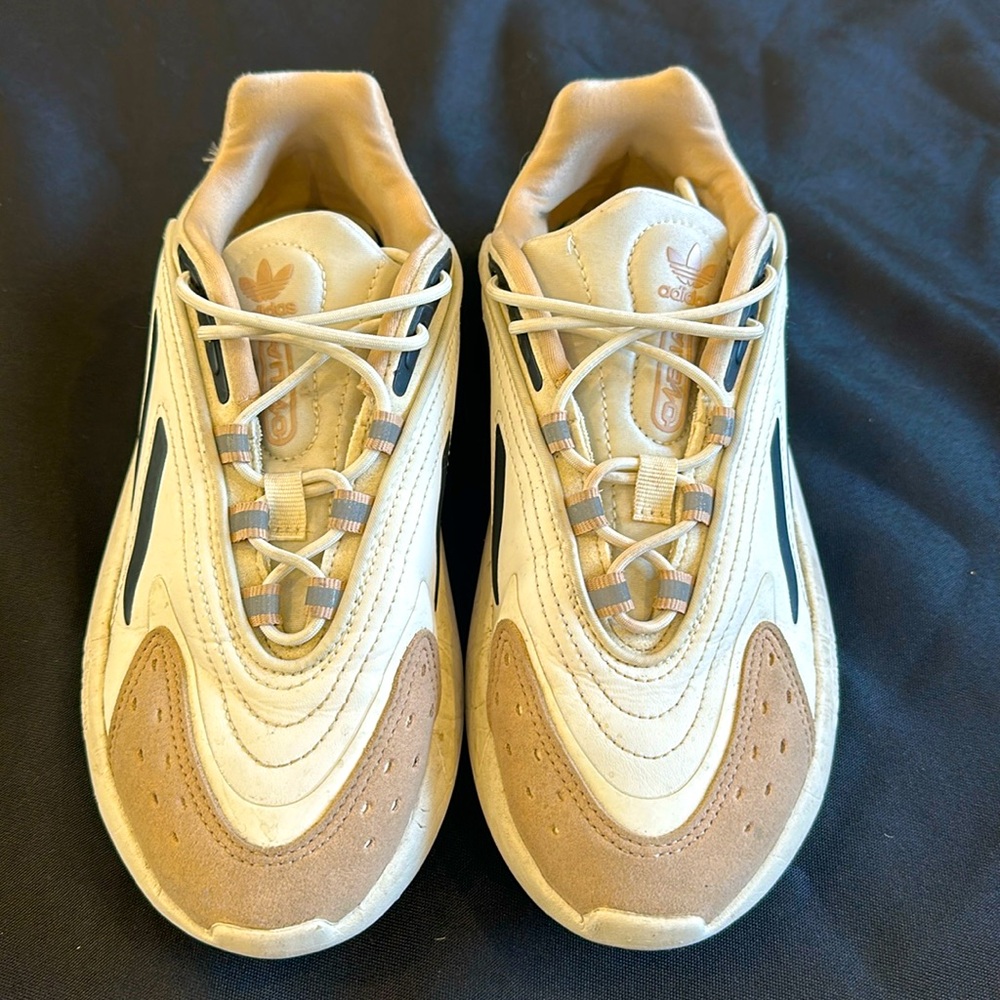 Adidas Ozelia, beige, women’s size 5